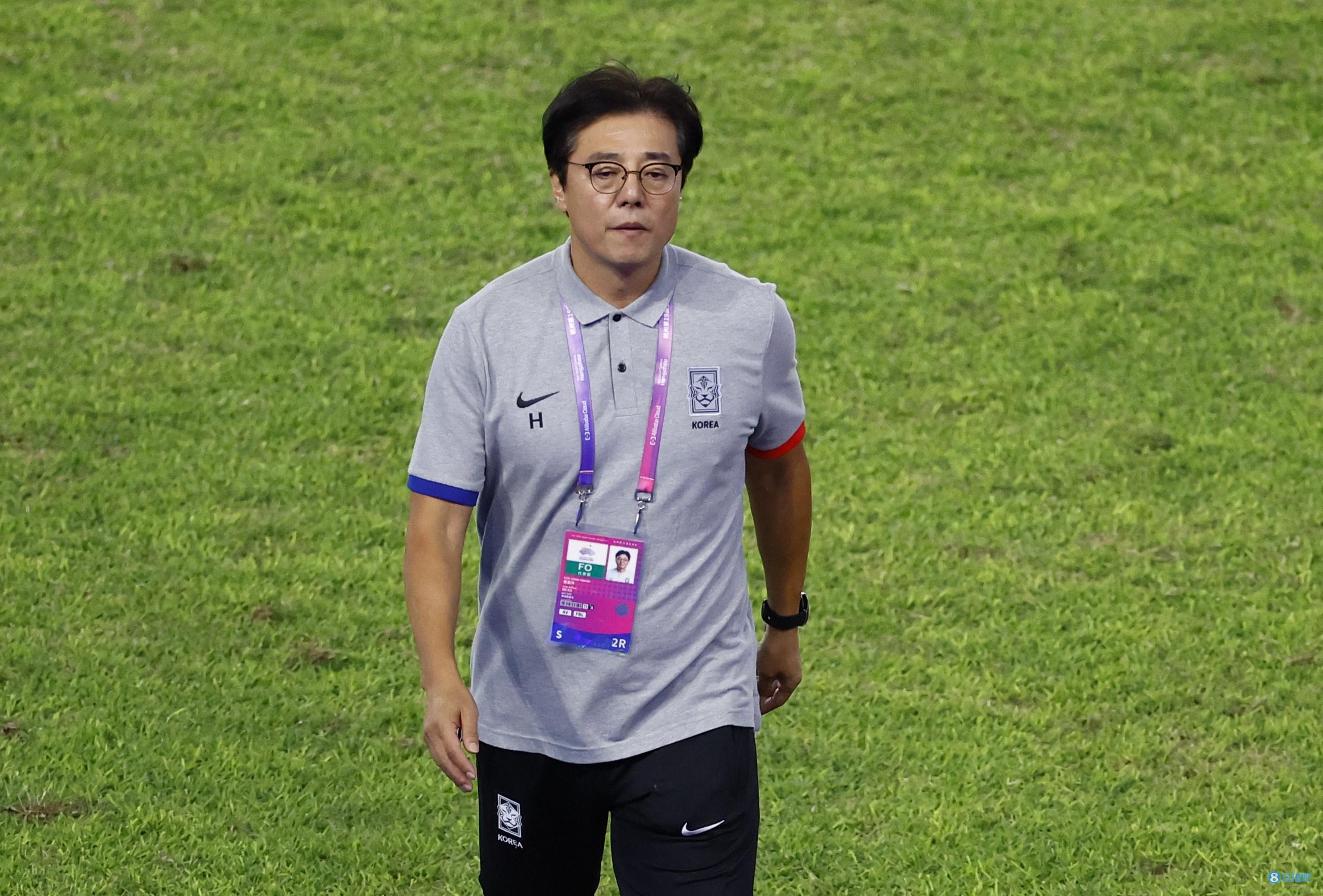 韩媒：韩国队今日集训时队内氛围凝重，除黄善洪外无球员接受采访